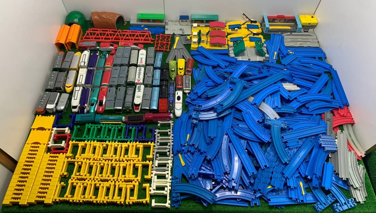 ♪26-140 プラレール 部品 パーツ レール トンネル 踏切 駅 車体 電車 新幹線 トーマス 直 曲線 ミニ 橋脚 TOMY おもちゃ まとめて 大量