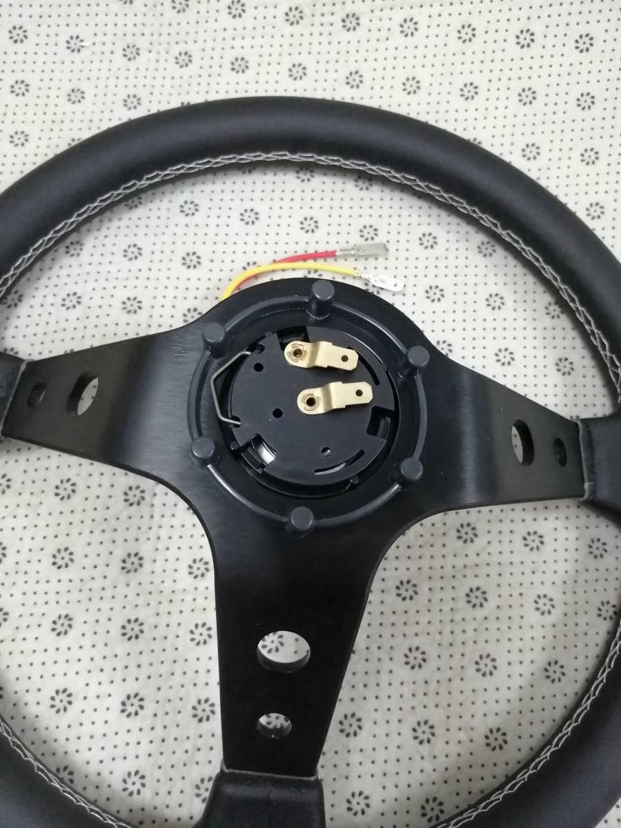 希少 中古 ステアリング 黒 レザー 黒革 自動車、オートバイ ステアリング