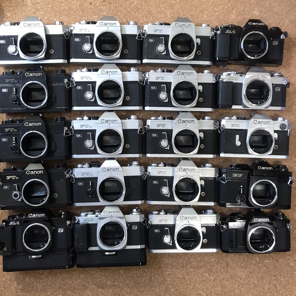 Canon AV-1 フィルムカメラ 2台、カメラ用アクセサリー【ジャンク品】 Canon AV-1，EF，FX，AL-1，FT，FTb フィルムカメラ 20台まとめて