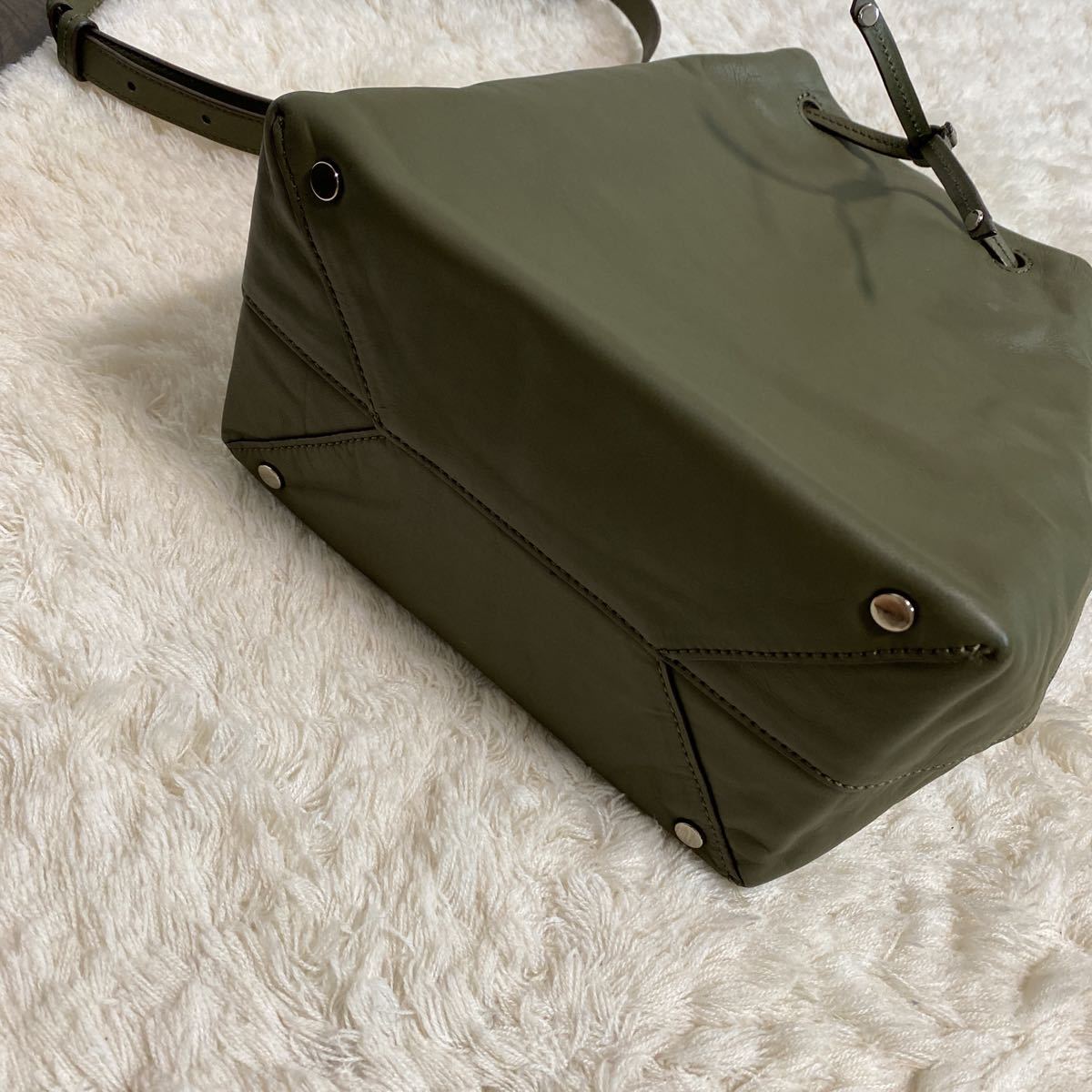美品 バナナリパブリックBanana Republic 本革 巾着 レザーショルダー 