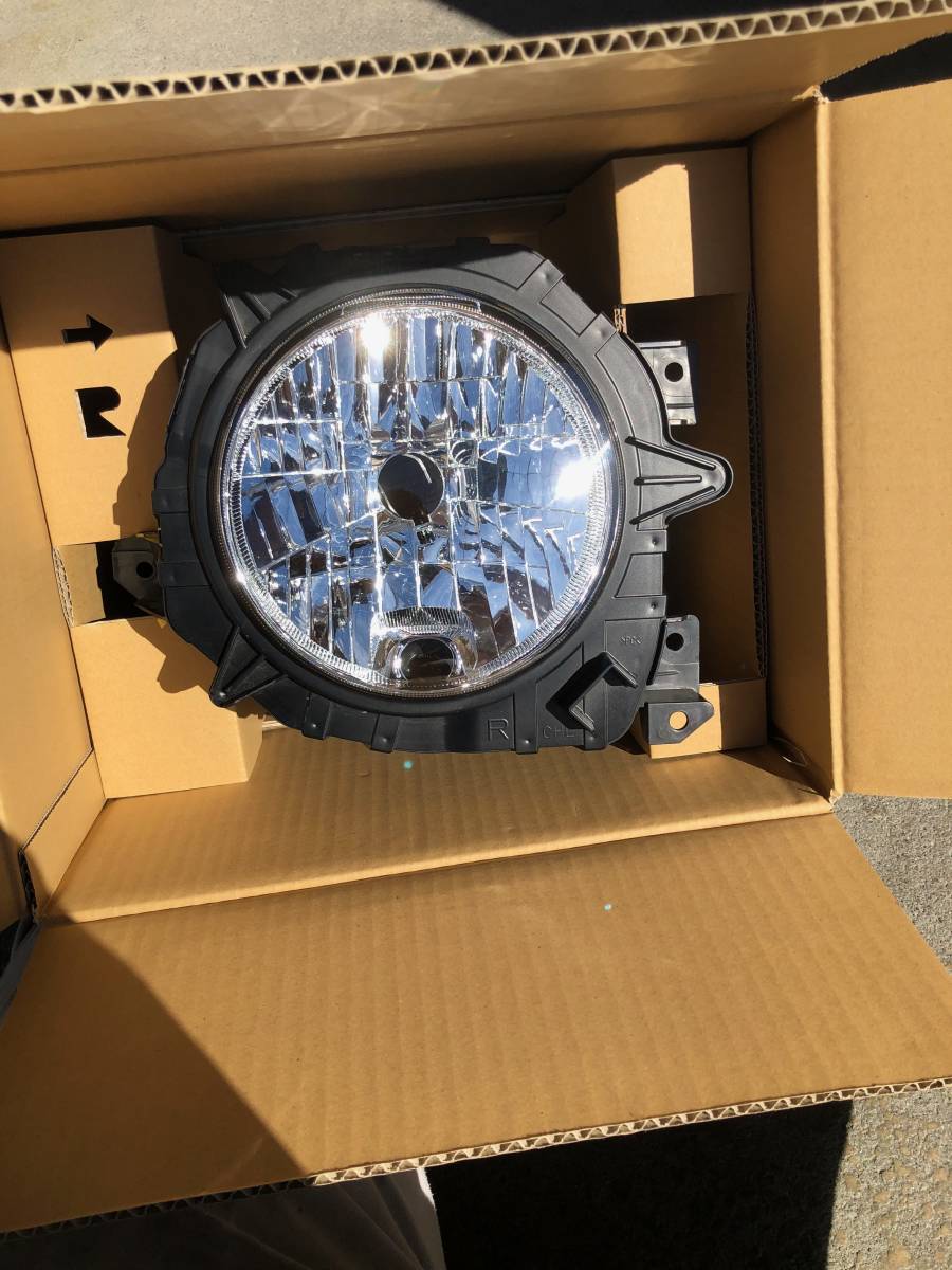 スズキ・ジムニーJB64W右LEDヘッドランプ中古 ジムニー JB64W LED