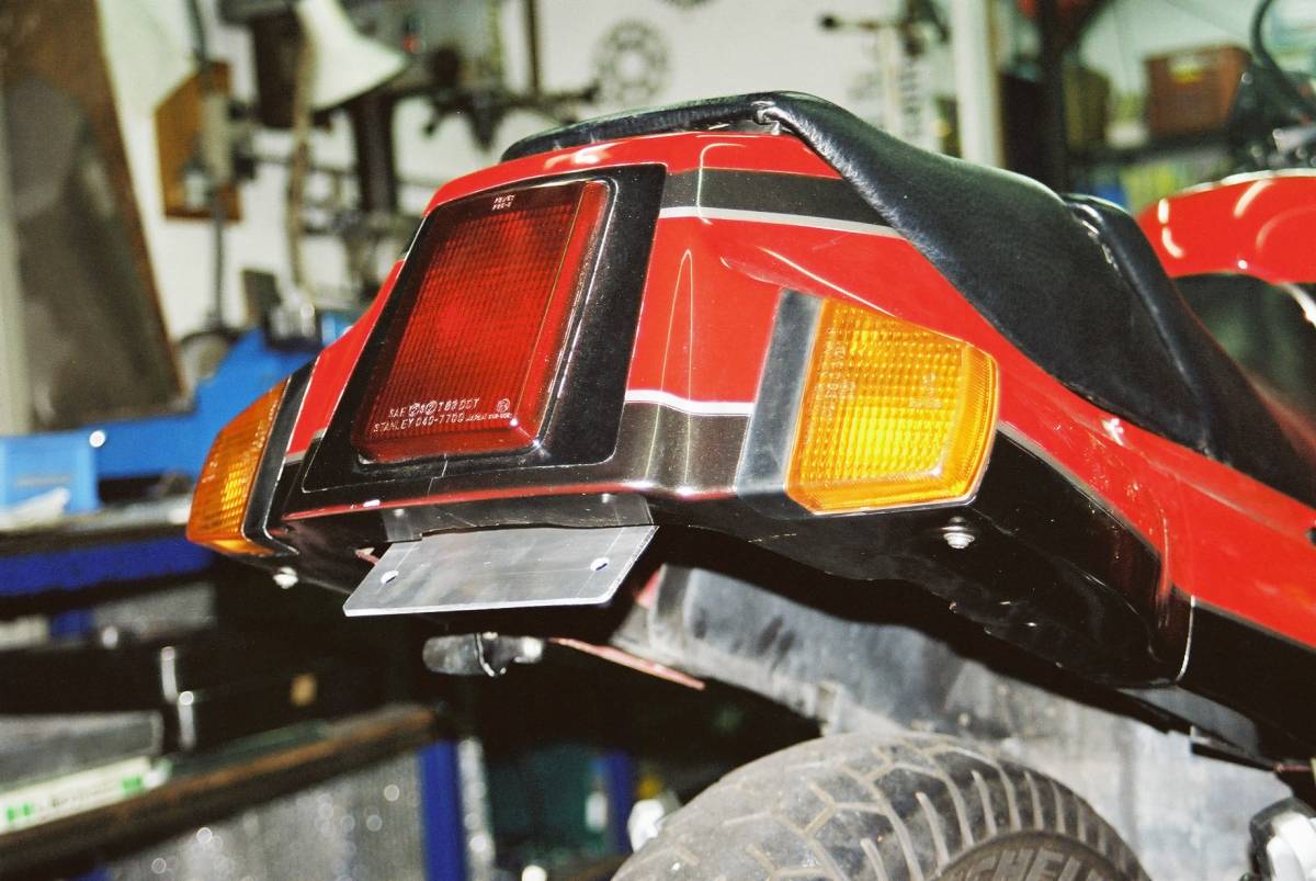 SWIFT製 GPZ1000RX用フェンダーレスキット新品、アルミ