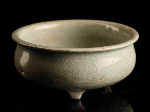 花草文彫刻 中国明時代龍泉窯美術 文化遺産オンライン 集082304青磁香炉