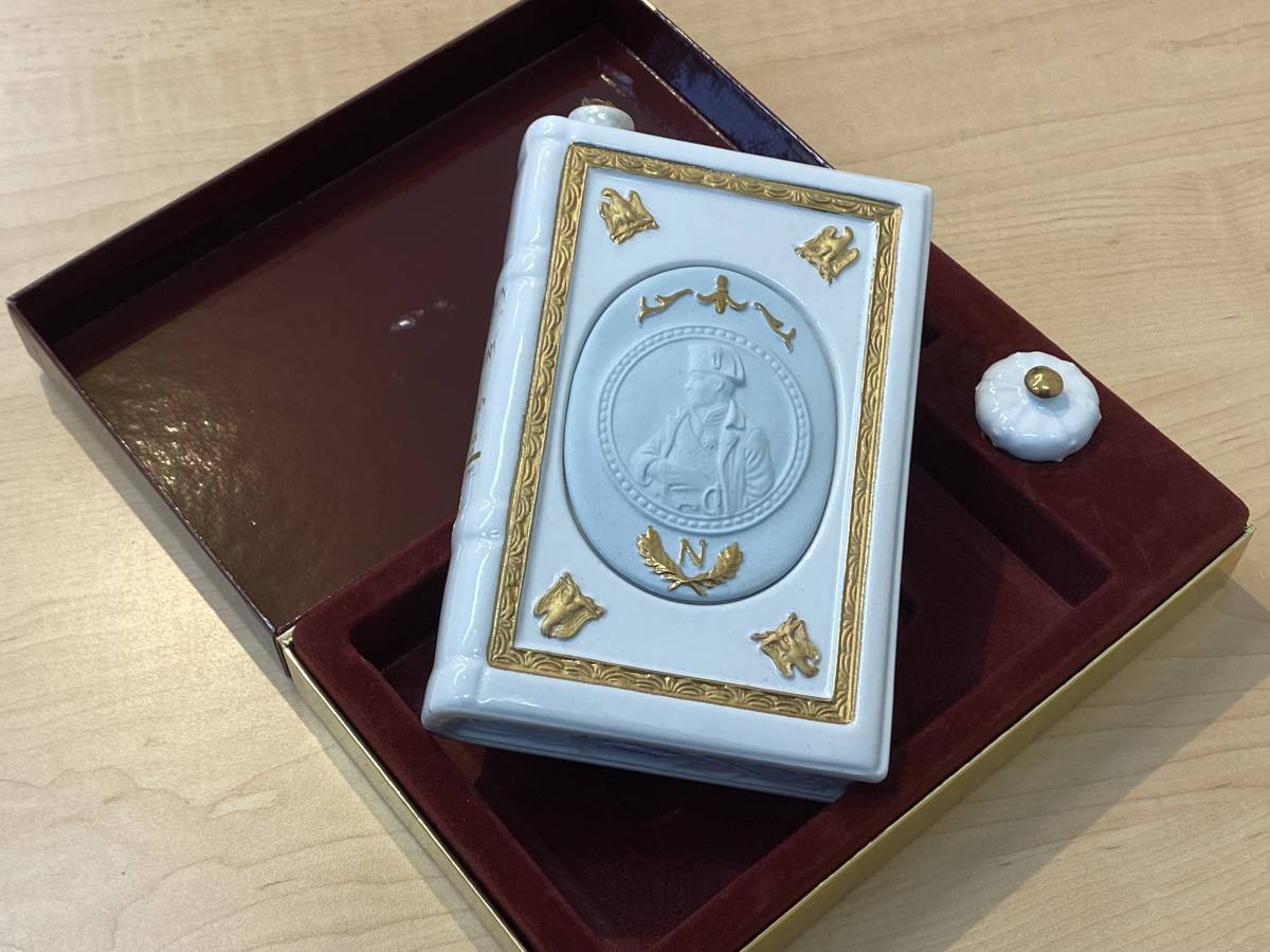 ★未開栓 CAMUS カミュ ブック BOOK FINE NAPOLEON A.HARDY＆Cie 陶器 白×金 総重量約1460g 750ml 40％ コニャック 古酒 箱・替栓付★