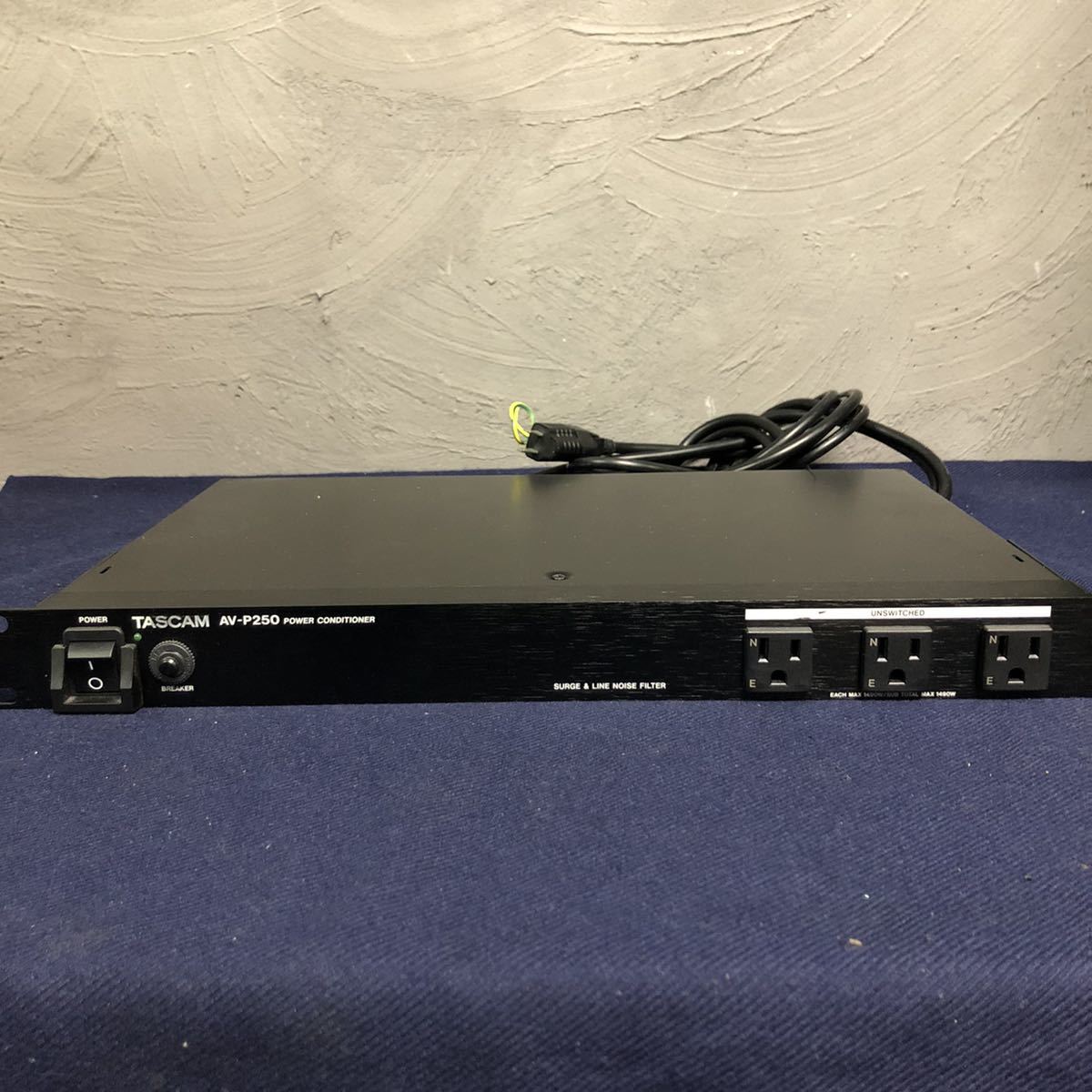 TASCAM AV-P250 パワーコンディショナー AV-P250 パワーディストリビューター⁄コンディショナー TASCAM ◯(E4