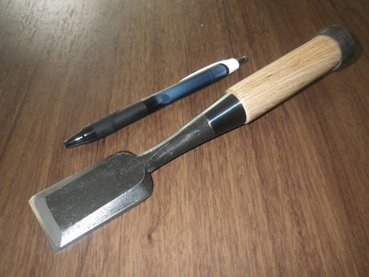 正規品，定番 長期保管品 追い入れ鑿 銘 山弘 刃幅1寸2分 3.6㎝ 検叩きのみ鉋かんな玄翁玄能鋸大工道具(のみ)｜売買されたオークション情報、yahooの商品情報をアーカイブ公開 - オークファン のみ