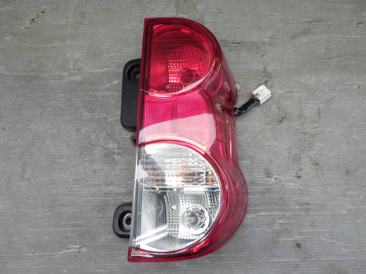 NV200バネット左テールランプ 新品、未使用、NISSAN(日産)純正NV200