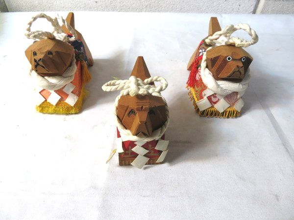 N 24 土佐犬 木彫り ３体 セット 木製 民芸品 郷土玩具 郷土民芸 土産品 犬 置物 オブジェ 戌 昭和レトロ こけし 売買されたオークション情報 Yahooの商品情報をアーカイブ公開 オークファン Aucfan Com