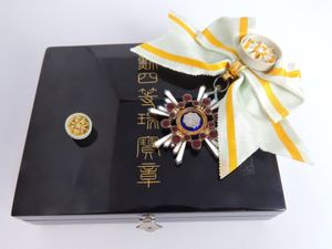 勲章 勲四等のYahoo!オークション(旧ヤフオク!)の相場・価格を見る