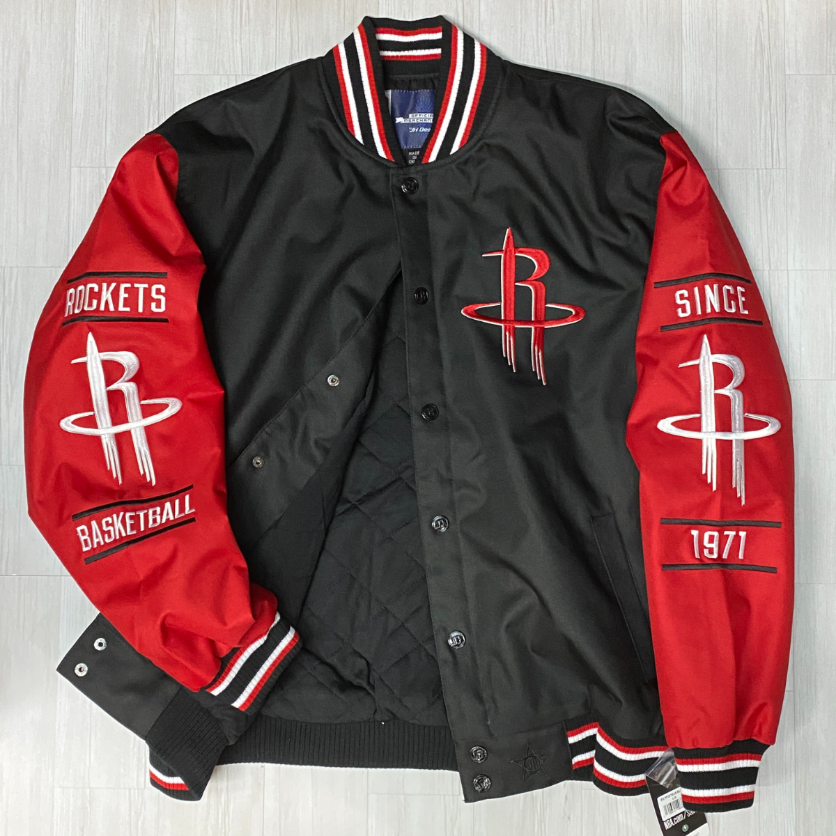 超激得，豊富な USA正規品 M JHデザイン NBA ヒューストン ロケッツ Rocketsスタジアムジャンパー スタジャン 中綿入り 赤 黒 バスケットボール(Mサイズ)｜売買されたオークション情報、yahooの商品情報をアーカ スタジアムジャンパー