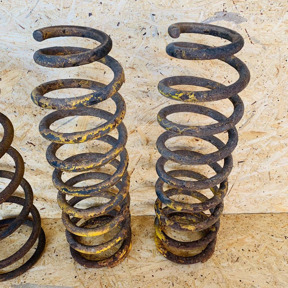 中古 ランドクルーザー 80 3インチ リフトアップ コイル スプリング