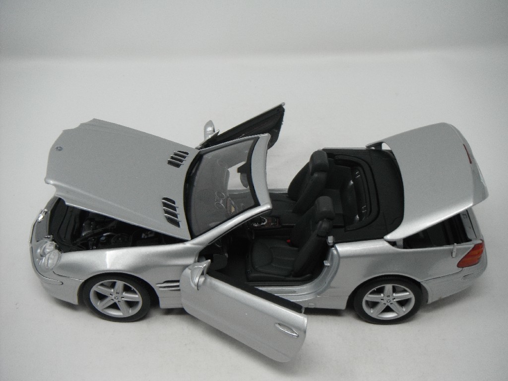 □ Maistoマイスト『1/18 MERCEDES-BENZ SL-CLASS シルバー メルセデス 
