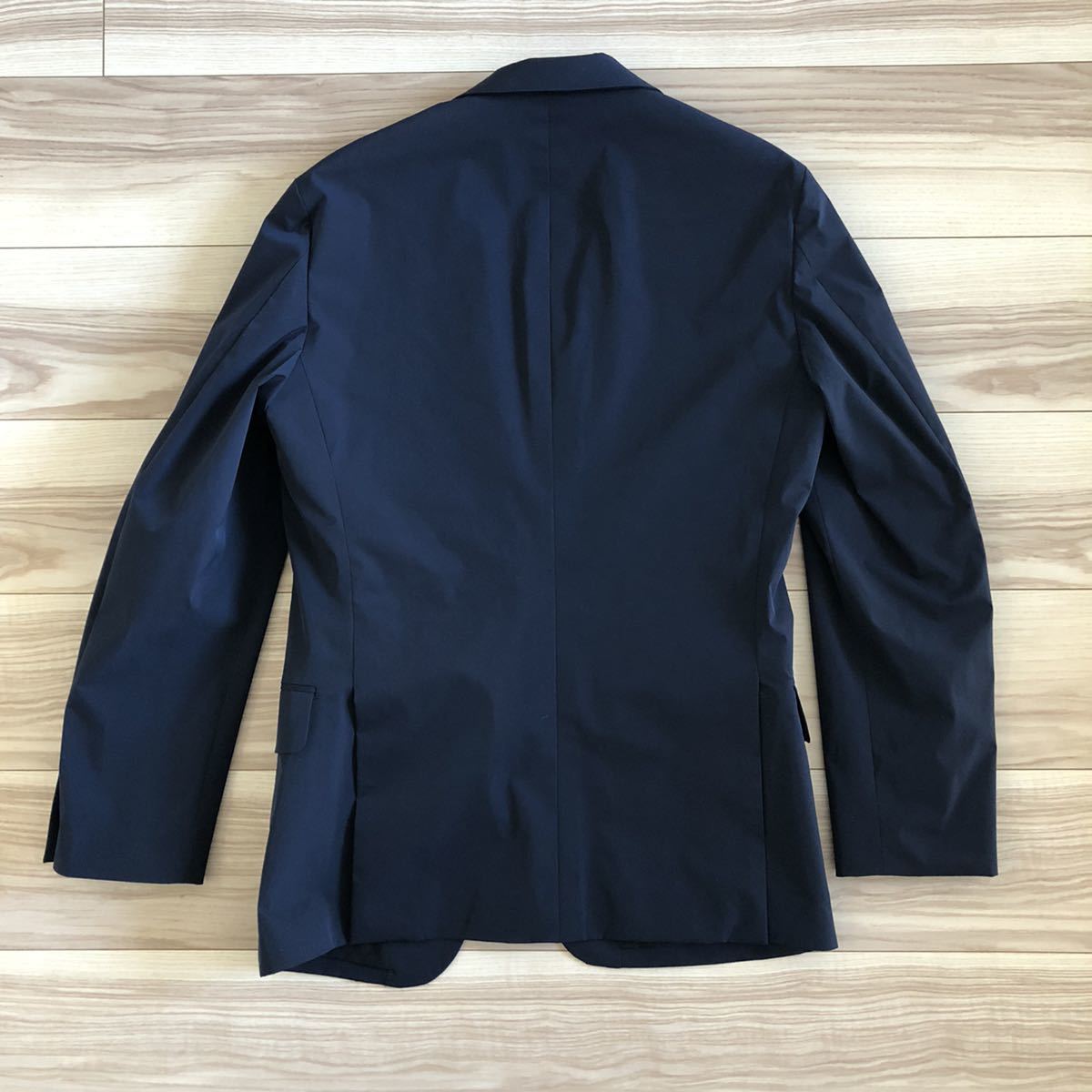 美品 ユニバーサルランゲージ ネイビービジネススーツ ☆未使用美品☆ユニバーサルランゲージネイビージャケットナイロン