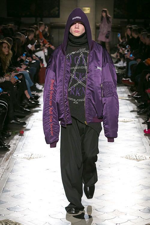 ヴェトモン VETEMENTS Total Darkness Bomber Jacket MH17JA12 バック 