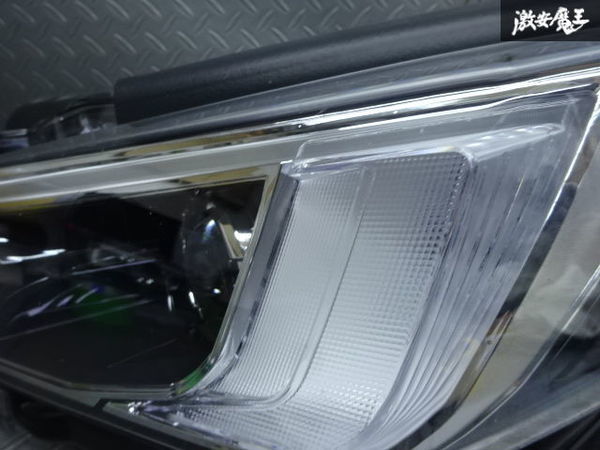 極美品/点灯ok）SUBARU レヴォーグ VN5 純正 LED ヘッドライト 左 助手