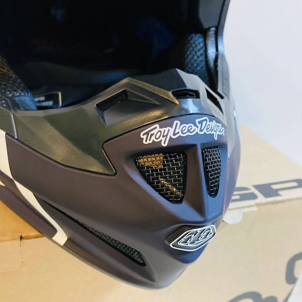 早い者勝ち!!TROY LEE DESIGNS Lサイズ トロイリーデザイン GP AIROH 