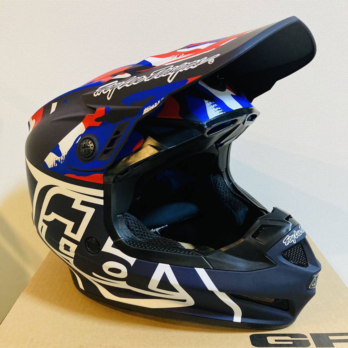 早い者勝ち!!TROY LEE DESIGNS Lサイズ トロイリーデザイン GP AIROH 