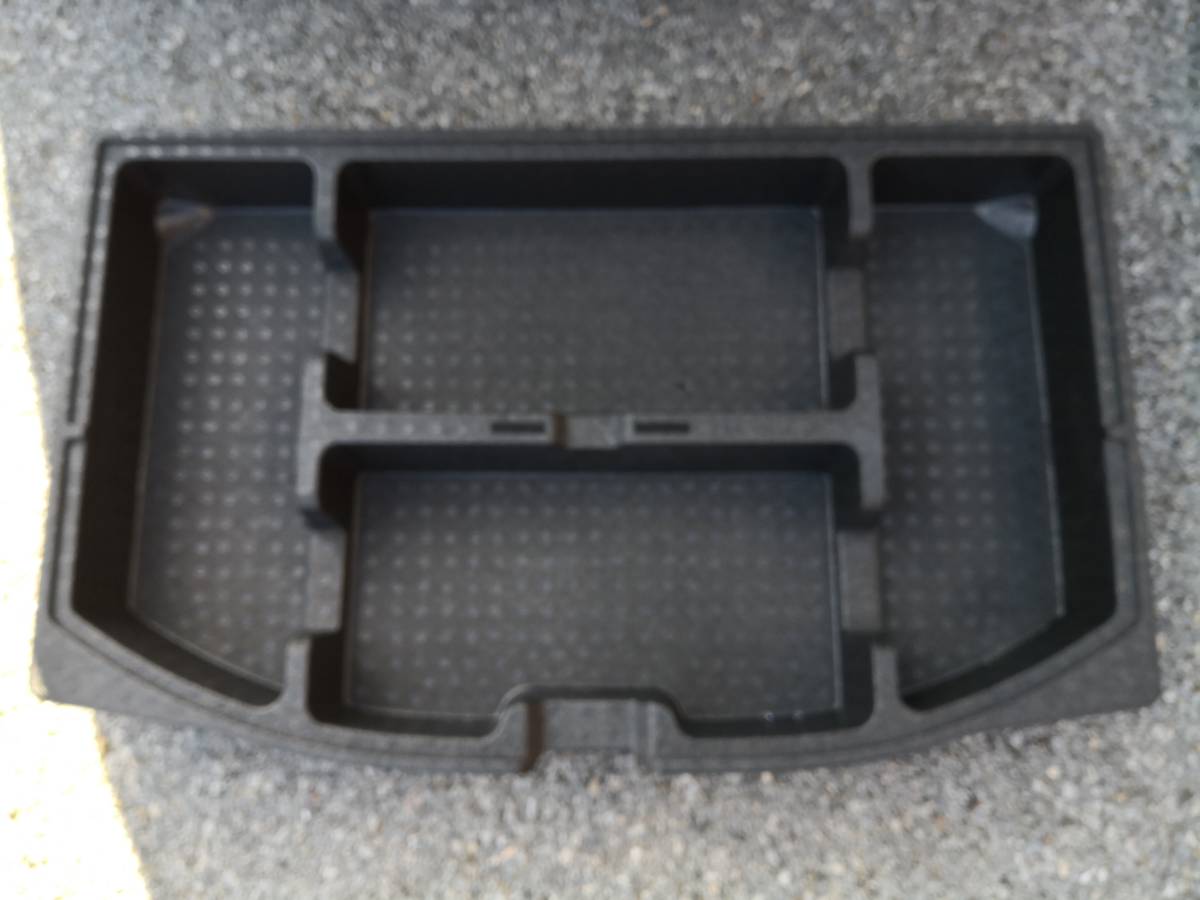 DJデミオ（MAZDA2？） ラゲッジフラットボード ハッチバックトランク 