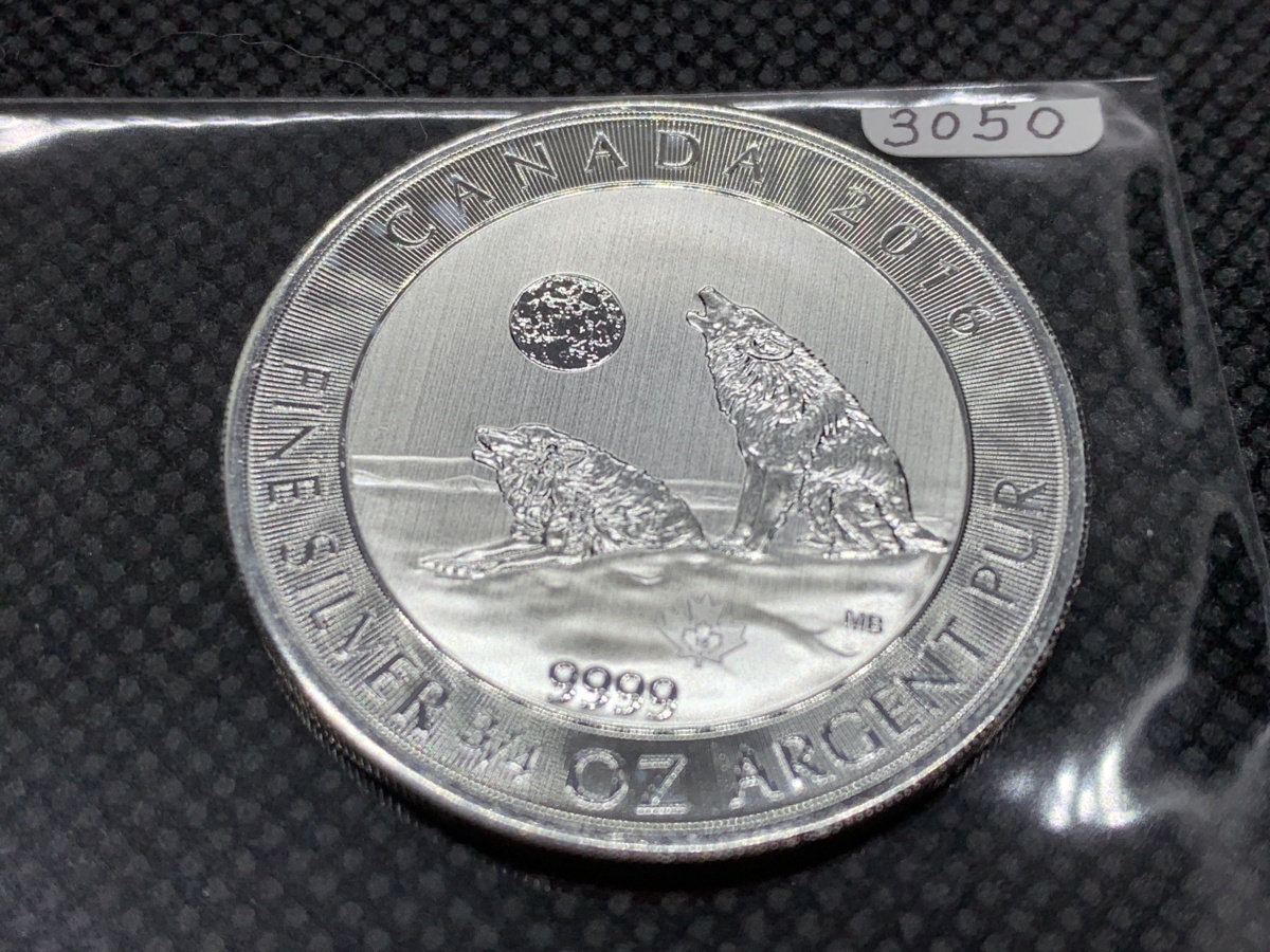純銀 ウルフ・狼・オオカミ 2ドル 2016年 カナダ シルバーコイン 銀貨 高純度 99.9% 3/4オンス 23.32グラム インゴット 購入  金地金 貯金箱 カナダ 2016年 純銀 世界100枚限定！ オオカミの通販 3u20444オンス