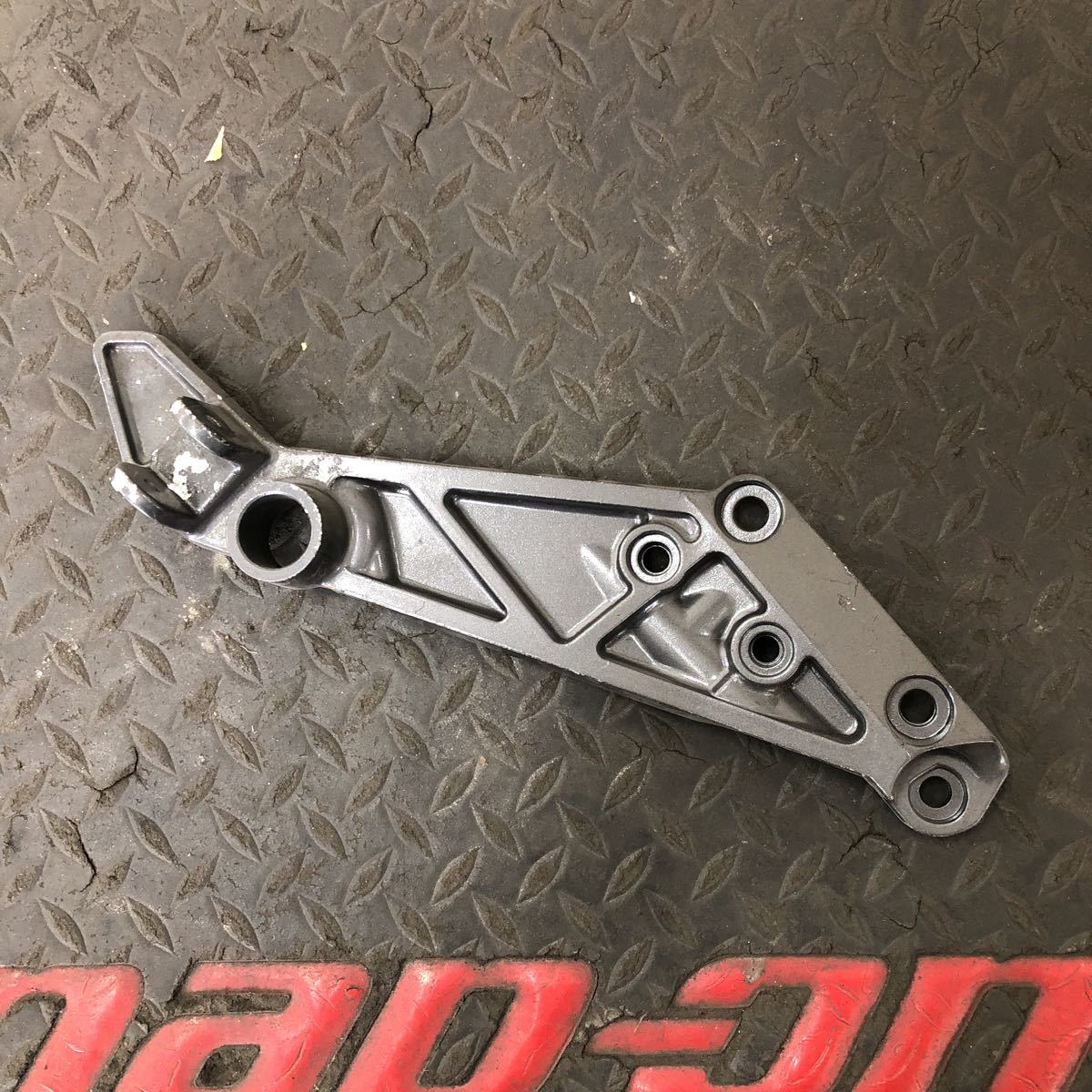 カワサキ ZRX400 前期 ステッププレート 破損有り (Yahoo カワサキ ZRX400 前期 ステッププレート 破損有り (Yahoo