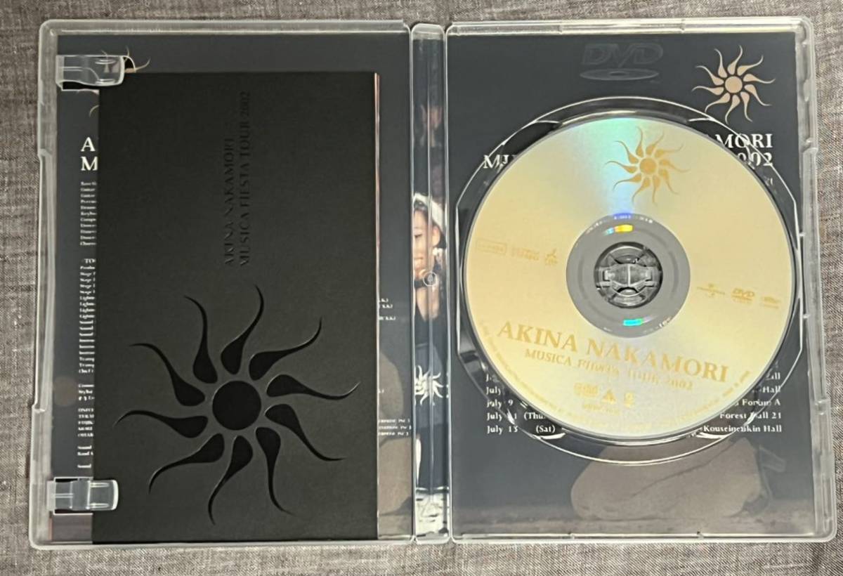 送料込 美中古 中森明菜 DVD 初回限定盤 ミニ写真集 封入(16p)『AKINA