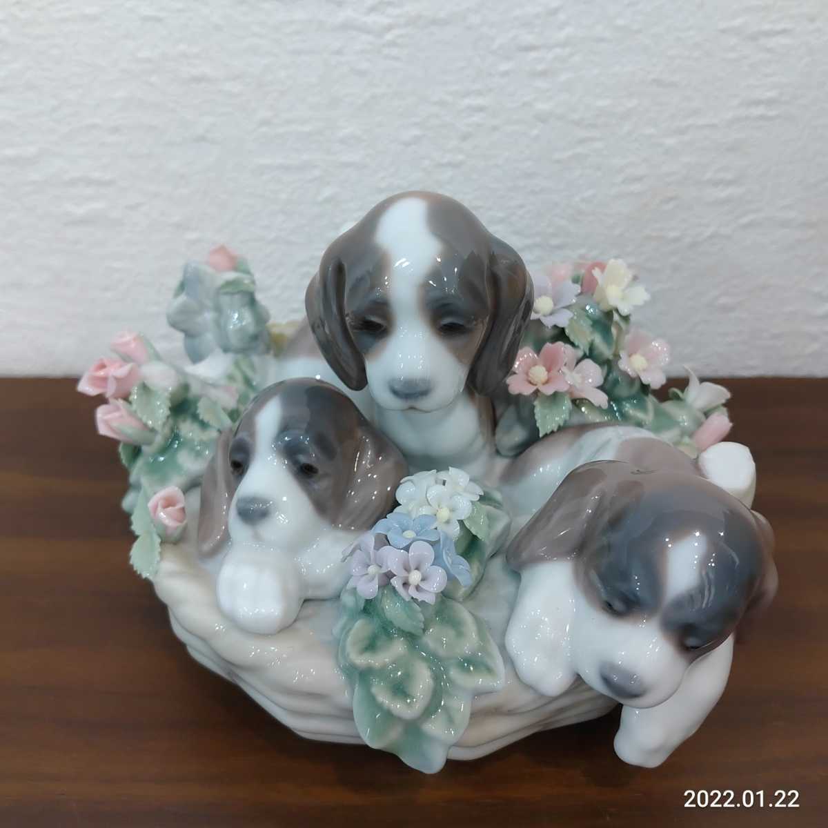 買取価格 リヤドロ犬 高額 1円スタート リヤドロ 花かごと3匹の犬