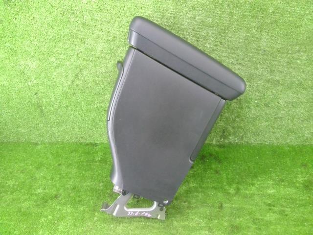 【お買い得，HOT】 アクア DAA-NHP10 センターコンソールボックス G 1F7 FD24 センターコンソール 58905-52020-C0
