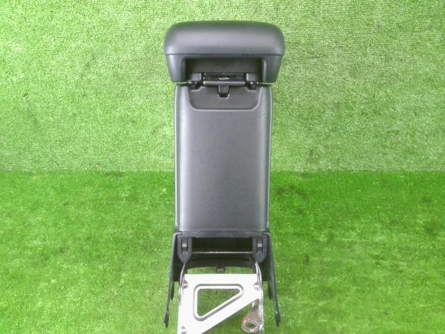【お買い得，HOT】 アクア DAA-NHP10 センターコンソールボックス G 1F7 FD24 センターコンソール 58905-52020-C0