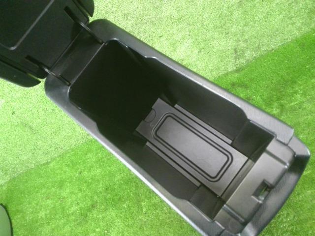 【お買い得，HOT】 アクア DAA-NHP10 センターコンソールボックス G 1F7 FD24 センターコンソール 58905-52020-C0