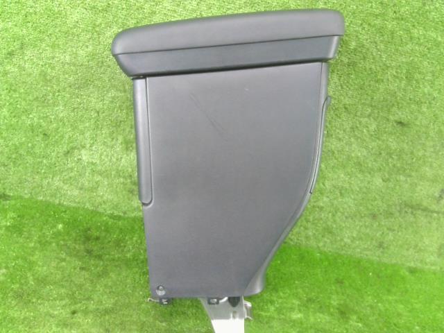 【お買い得，HOT】 アクア DAA-NHP10 センターコンソールボックス G 1F7 FD24 センターコンソール 58905-52020-C0