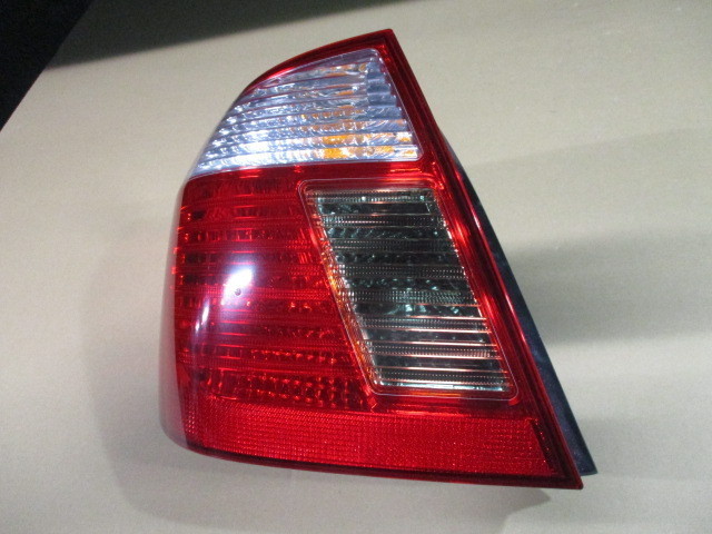 【1516-4】送料無料！プレミオ AZT240 テールランプ 左 20-429