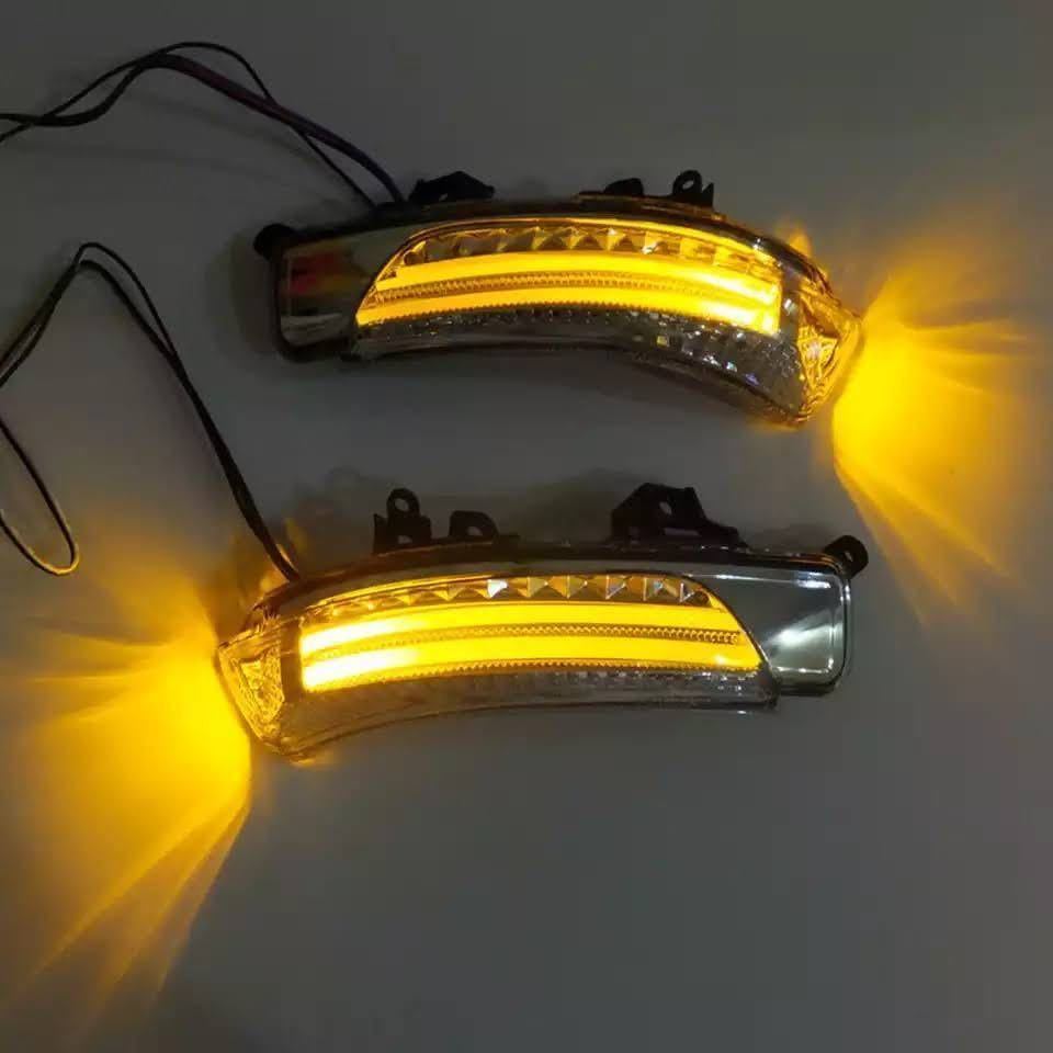 ZVW30/35 プリウス LEDウインカー純正交換式 フットランプ付 30 ZVW30/35 プリウス LEDウインカー純正交換式 フットランプ付 30