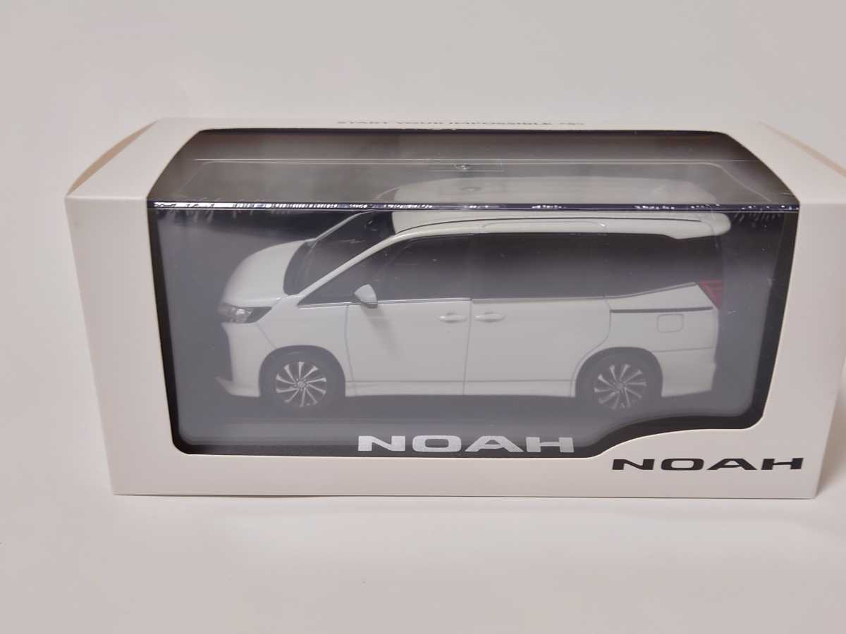 1/30 トヨタ ノア 非売品 ミニカー カラーサンプル ホワイトパール