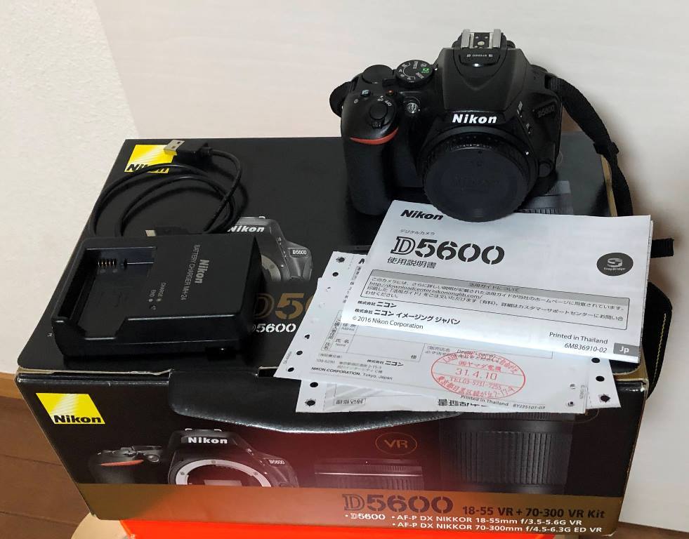Nikon - D5600 ダブルズームキット シャッター数1268回 美品 元箱付