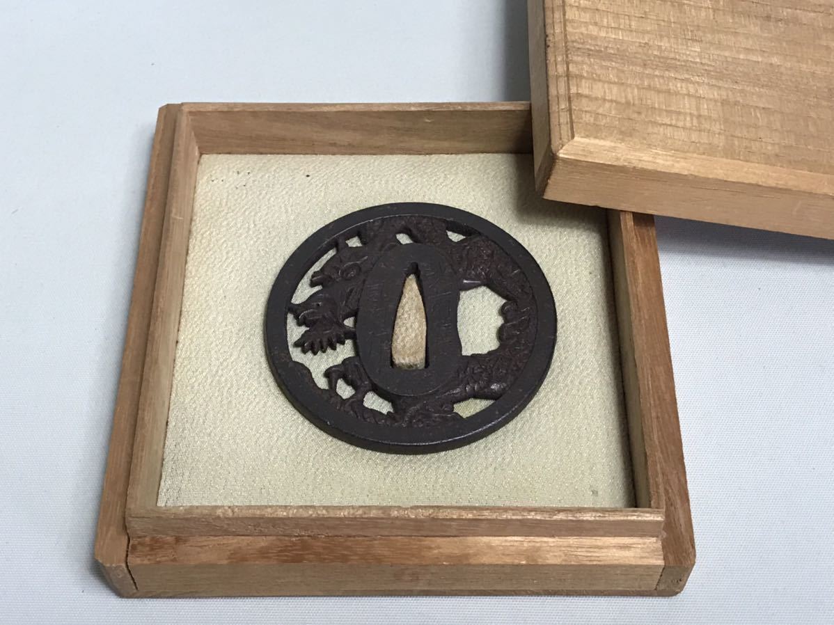 限定セール，新作 No.485 鍔 越前住 記内作 龍紋様 透かし鍔 鉄