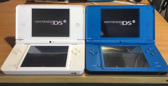 ニンテンドーDSi LL 掃き出し 青と白 2台