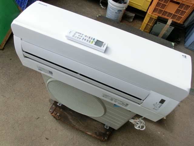 お得 E795 ダイキン ルームエアコン 主に１０畳 単層１００V F28WFNS-W 2019年製(12畳未満)｜売買されたオークション情報、yahooの商品情報をアーカイブ公開 - オークファン 12畳未満
