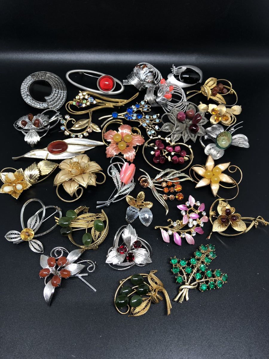 大量ブローチアクセサリーまとめて売り
