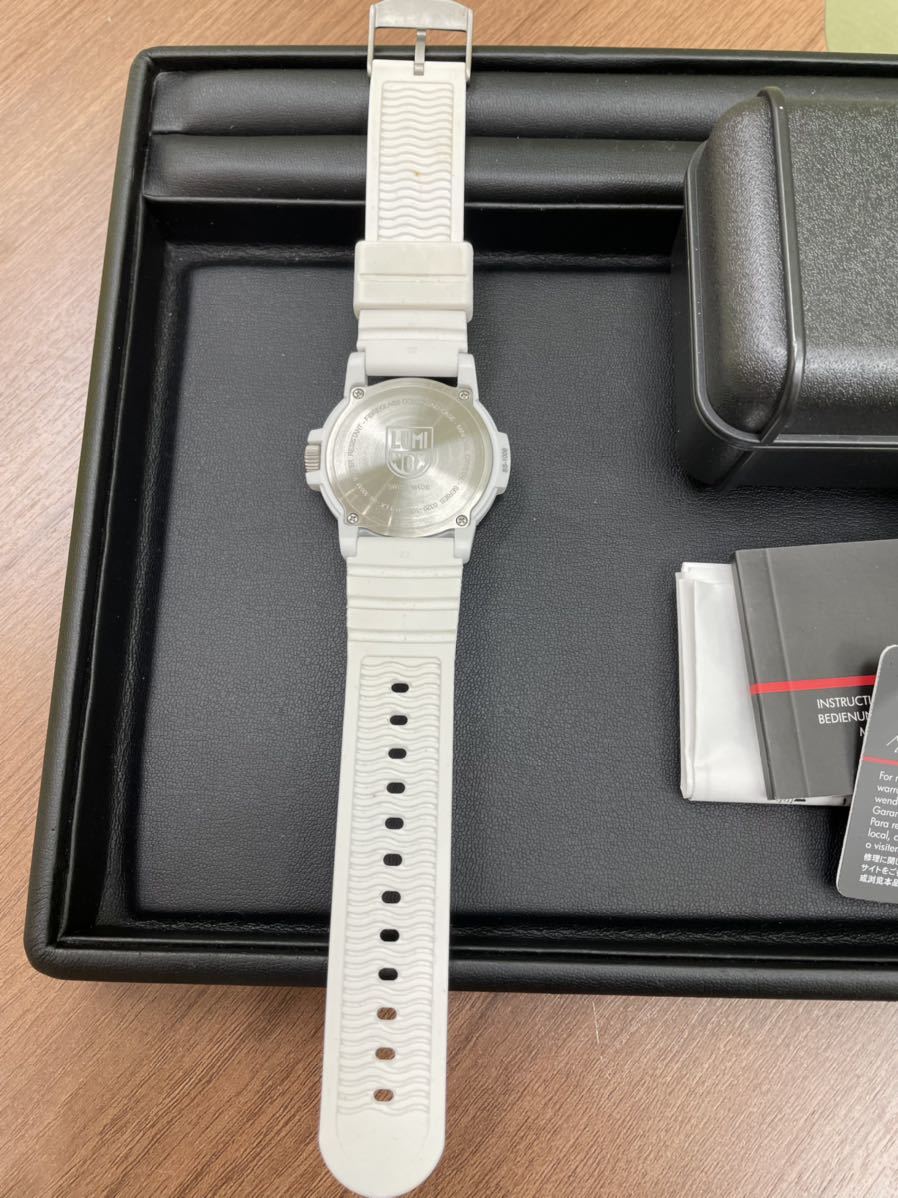 直販大阪 D ルミノックス LUMINOX 腕時計 ホワイト ラバーベルト 0320