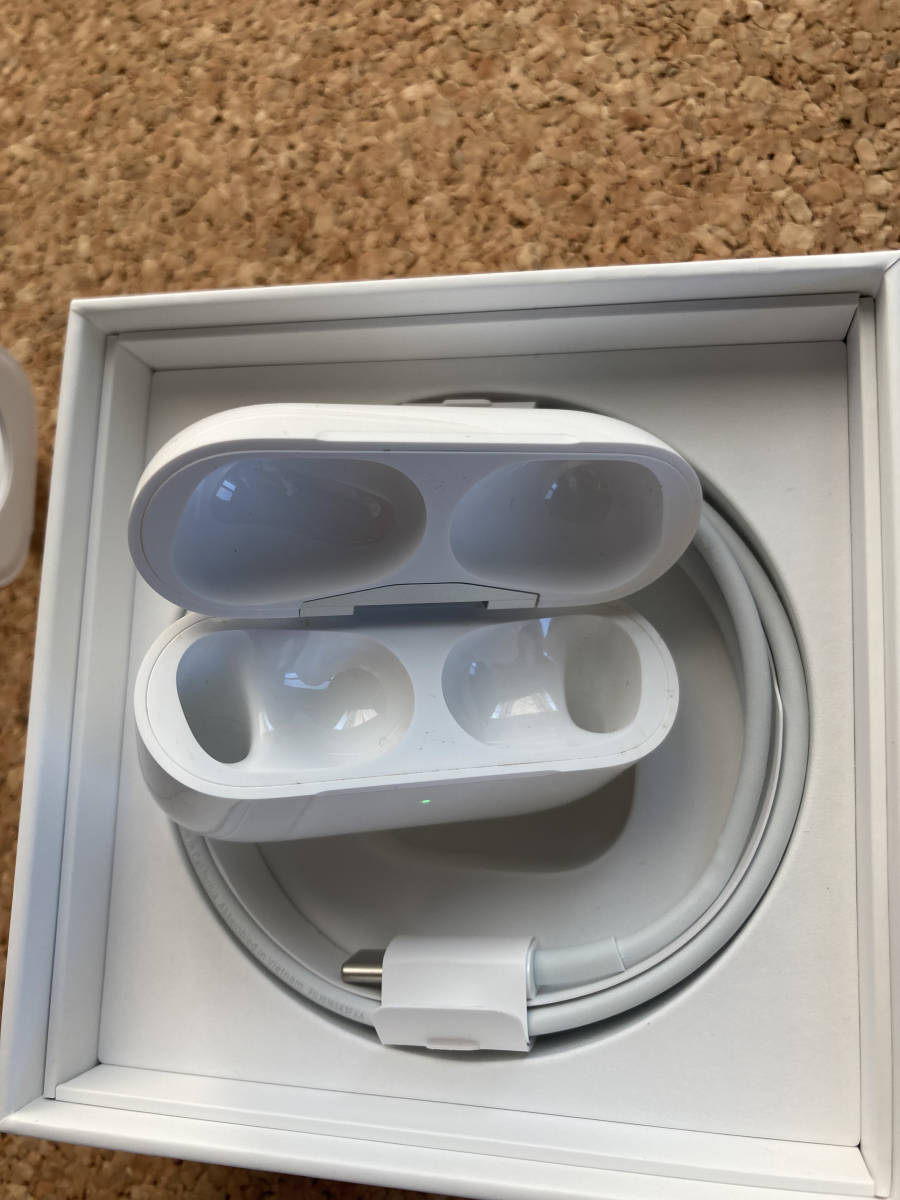 ★美品 AirPods Pro 付属品新品 ケース有 アップルストア購入 A2084 MWP22J/A★ AirPods Pro オーディオ機器 ミアック Proケース (第2世代)