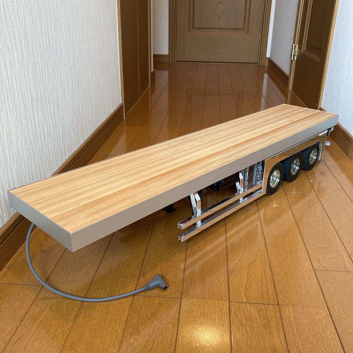 タミヤ 1/14電動RC フラットベッド セミトレーラー 3軸6輪仕様 完成品