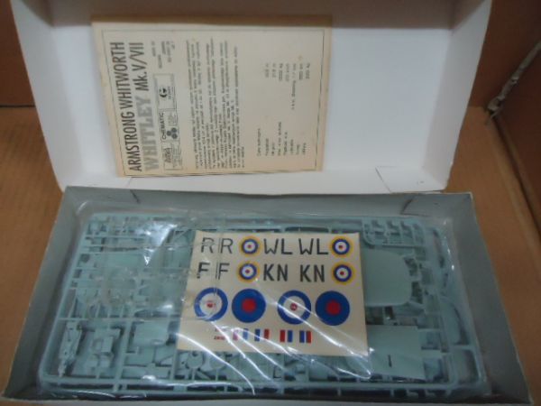 プラモデル■1:72 ARMSTRONG WHITWORTH WHITLEY Mk.v/VⅡ　アームストロング・ホイットワース MODEL DO SKLEJANIA_3