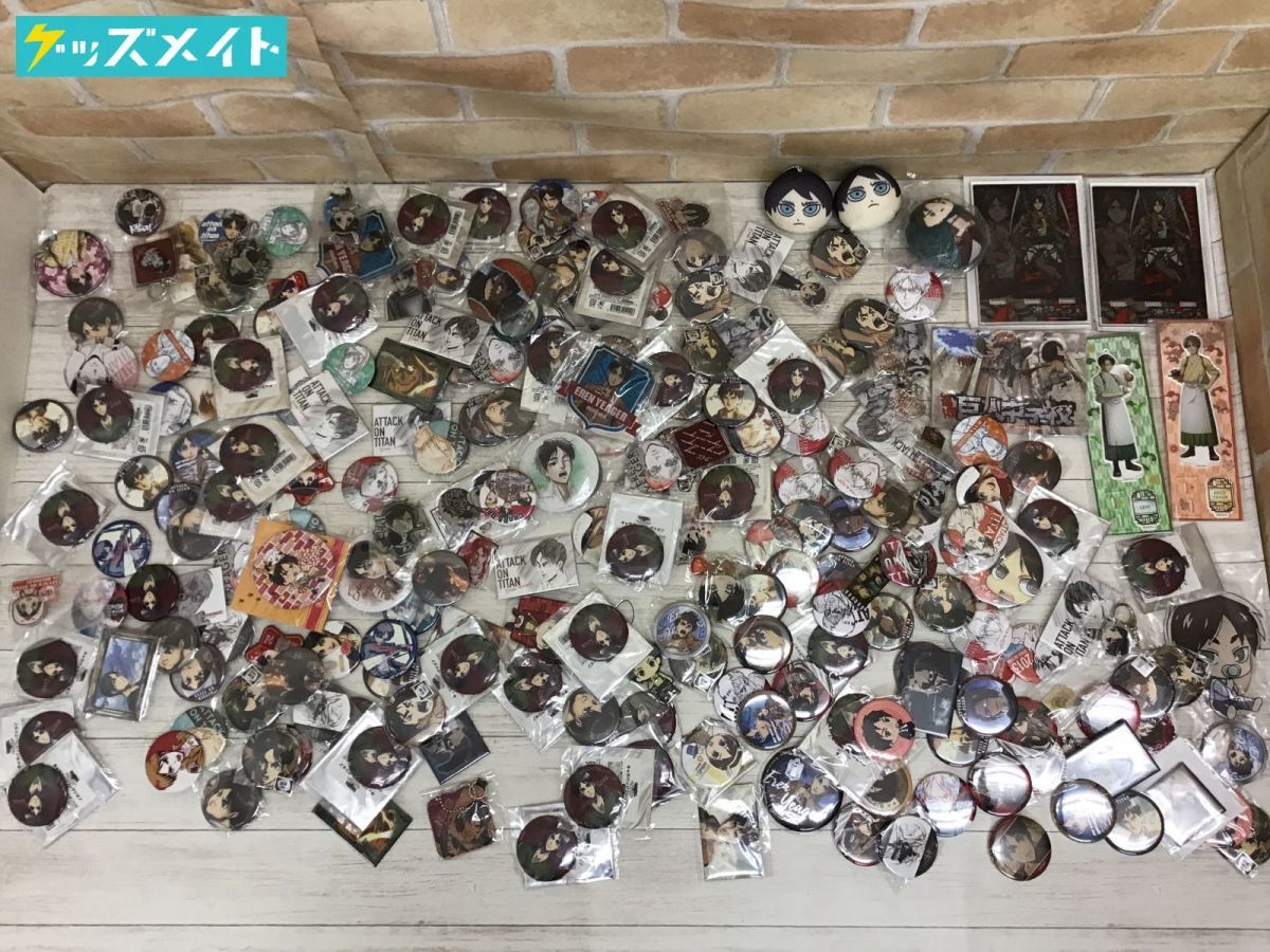 現状 進撃の巨人 グッズ まとめ売り 缶バッジ アクリルスタンド お 