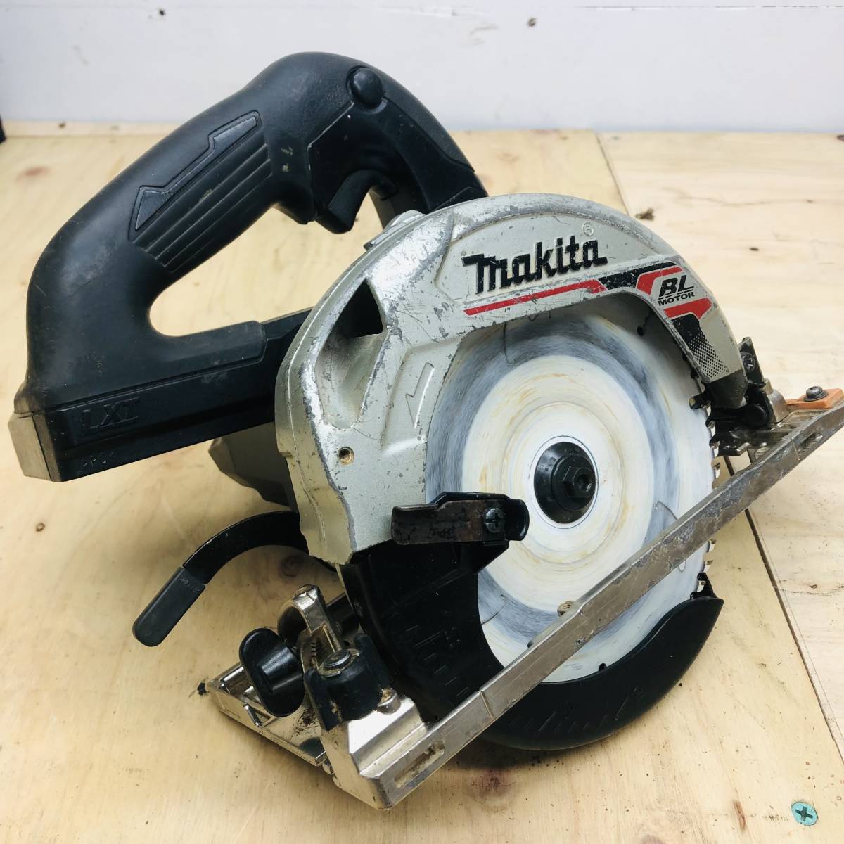 【爆買い，得価】 マキタ Makita 165mm充電式マルノコ 本体のみ ブラック HS631DZ(丸のこ)｜売買されたオークション情報、yahooの商品情報をアーカイブ公開 - オークファン 木工用