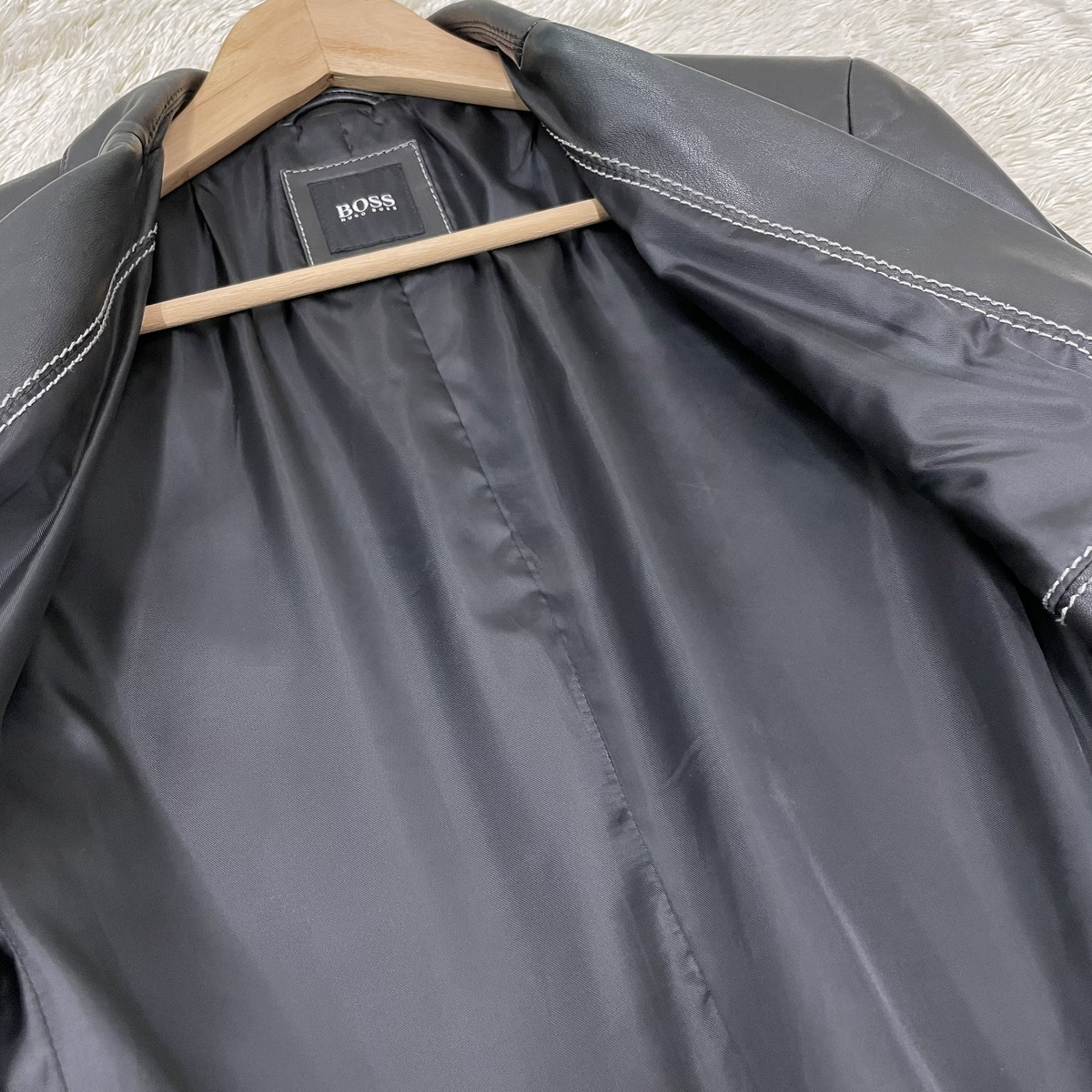 美品【HUGO BOSS 】上質な着こなし◎シープスキン (羊革) レザー 