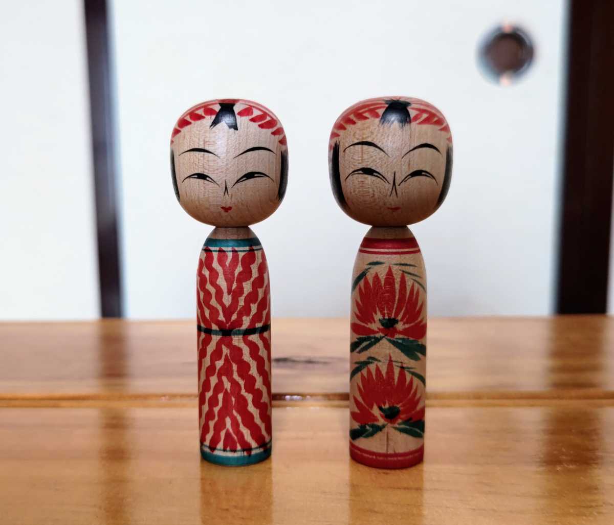 D-2 伝統こけし 12本セット 鳴子 遠刈田など 作家物 サイン有 まとめ売り 伝統こけし 遠刈田温泉 佐藤良子作 2本組 委託品(こけし)｜売買された