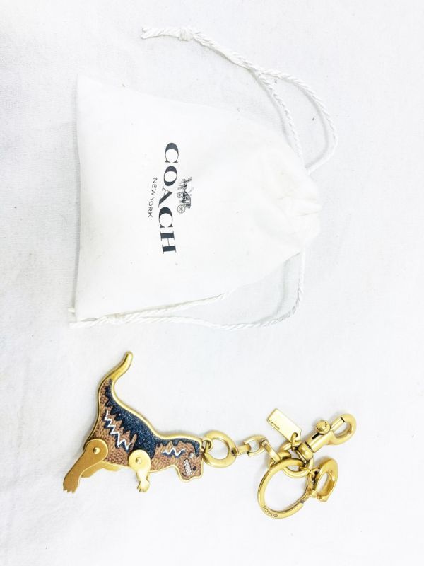 コーチ　バスキア　キーホルダー　チャーム COACH (コーチ) ×JEAN MICHEL BASQUIAT REXY BAG CHARM バスキア 恐竜