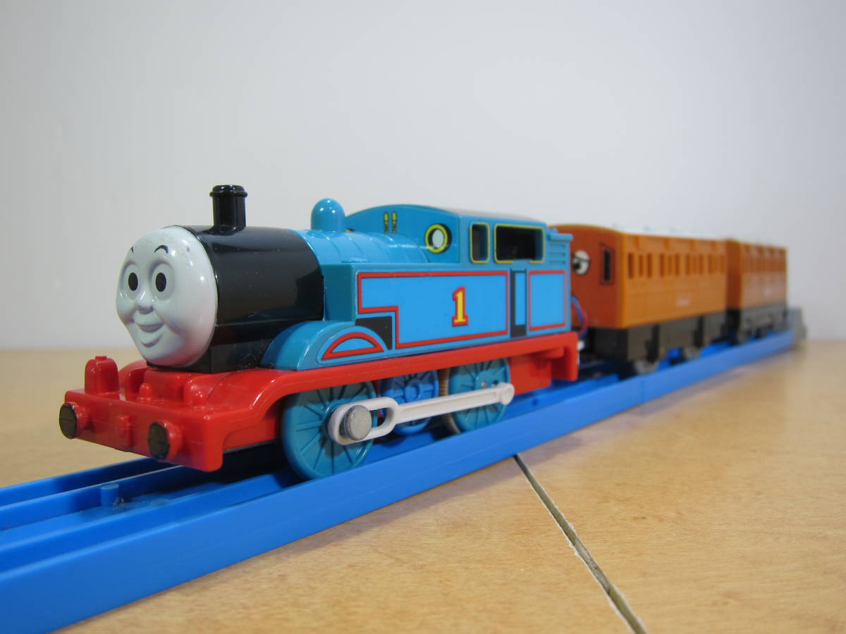 ☆プラレール トーマスシリーズ『サウンド付き機関車トーマス』+客車1