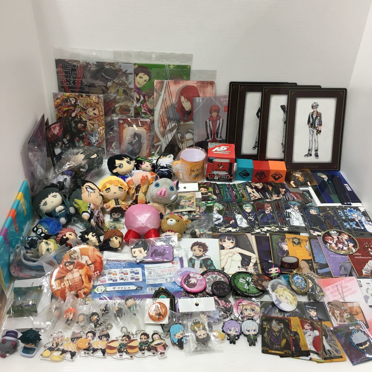 大量 アニメグッズ ツイステ 鬼滅の刃 進撃の巨人 呪術廻戦 大量 アニメグッズ ツイステ 鬼滅の刃 進撃の巨人 呪術廻戦