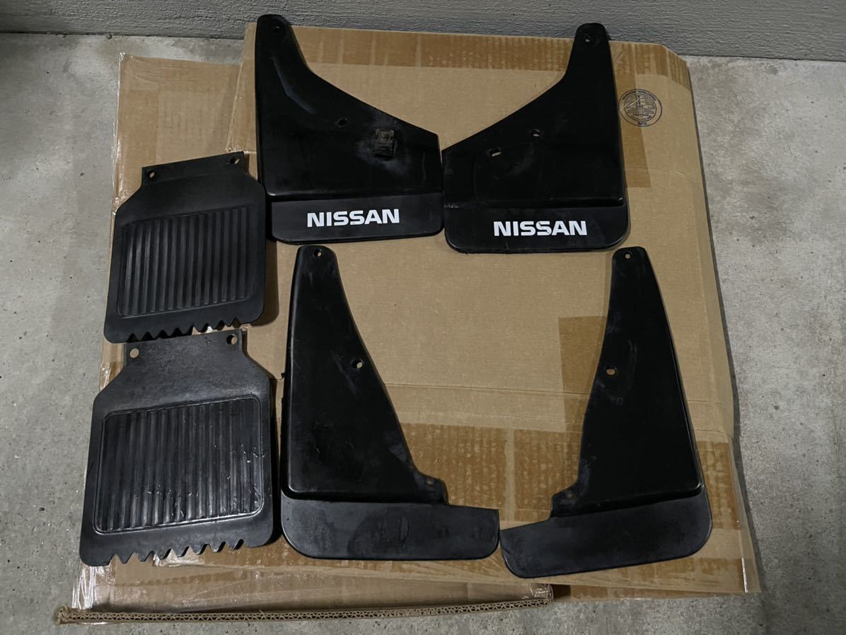 1円スタート！！ 日産純正 マッドガード 泥除け （y30 wy30 d21 720